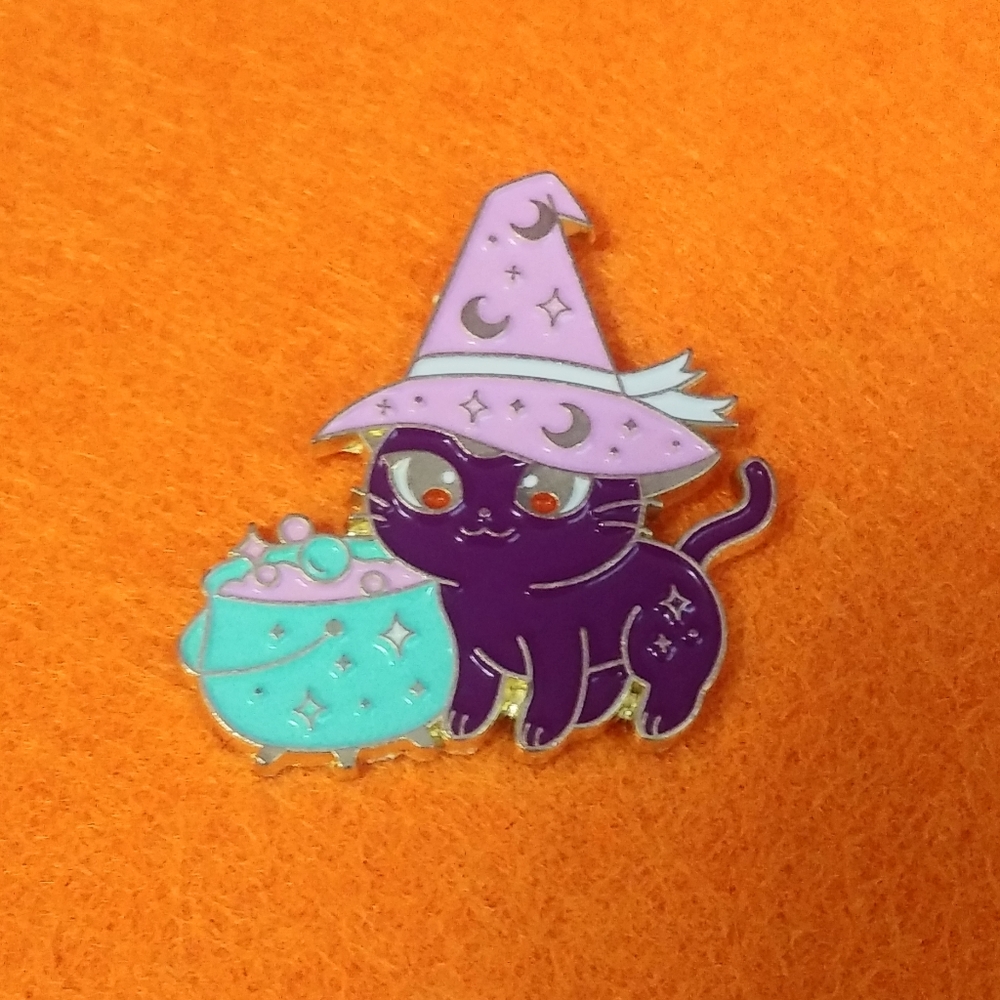 Purple Witch Kitty 🪄🐈 Cute Halloween Brooch